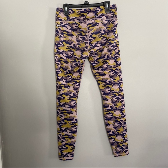 Lime Lite Camo Fabletics Mid Rise Leggings - Picture 4 of 6